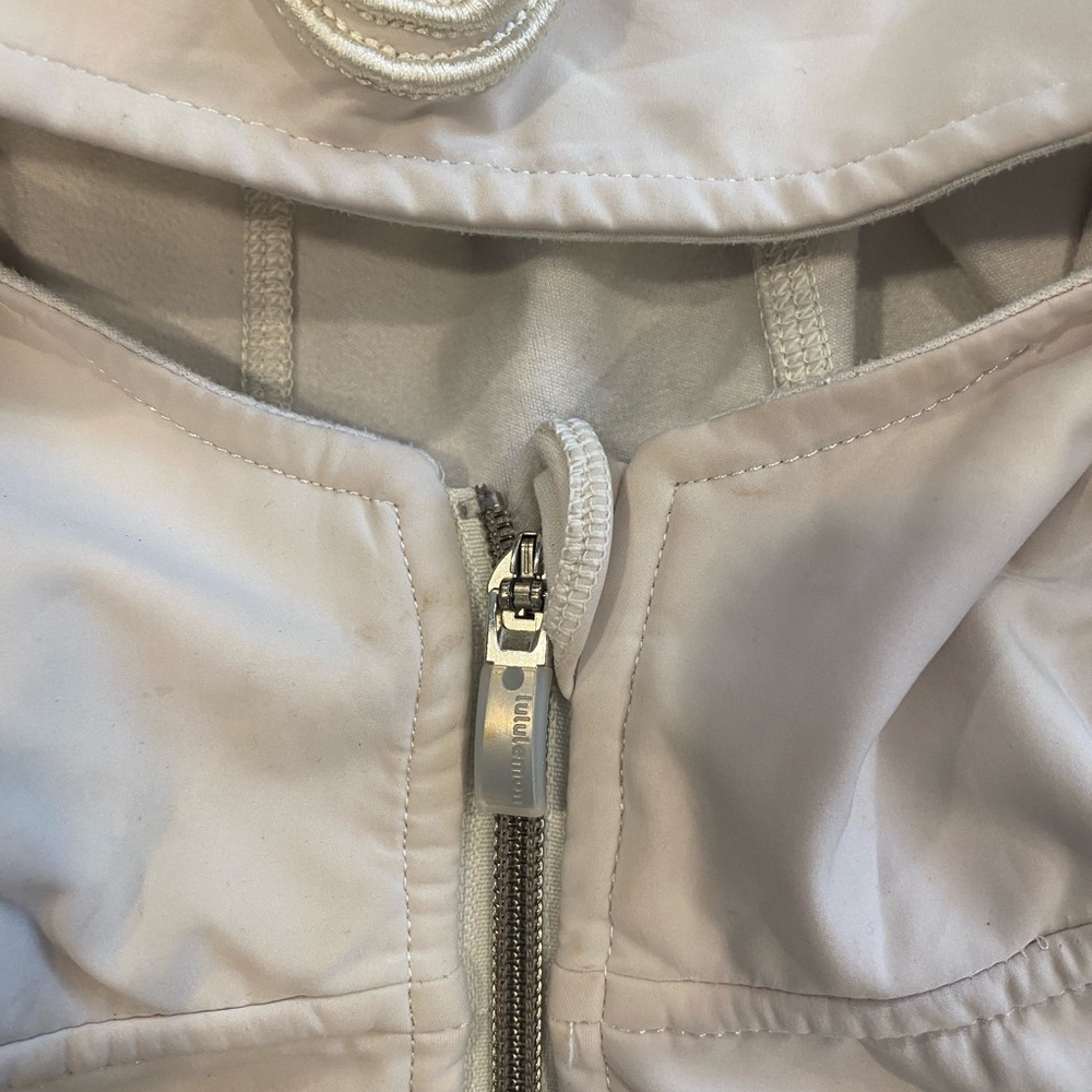Lululemon rain on a train Jacket size 8 angel wing - Picture 5 of 6